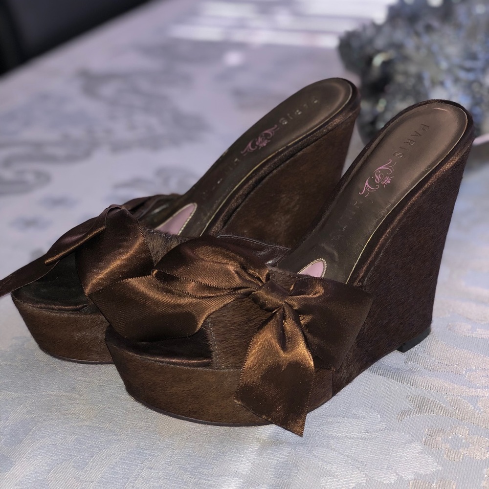 Paris Hilton brown wedge slides